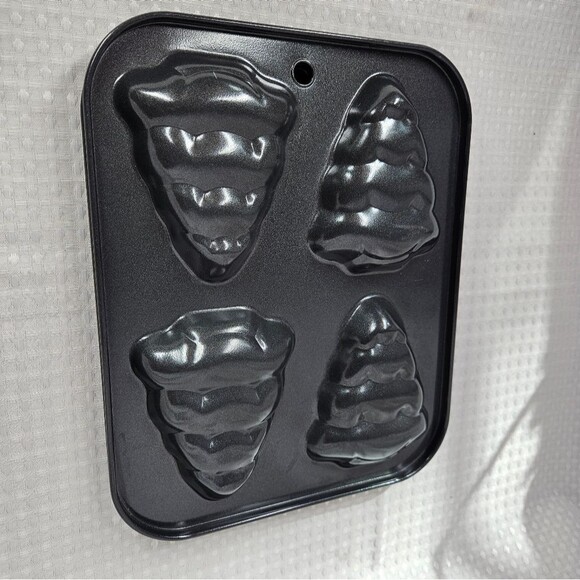 Set of 3 Holiday Tree Baking Trays - Candy / Soap / Craft Molds - Picture 5 of 9